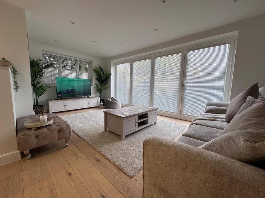 2Bed Ground Floor Flat + Garden Appartement Sunningwell Buitenkant foto