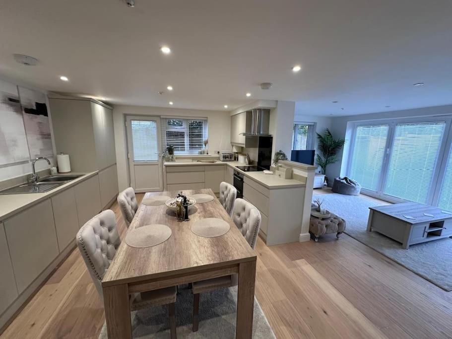 2Bed Ground Floor Flat + Garden Appartement Sunningwell Buitenkant foto