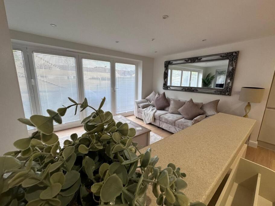 2Bed Ground Floor Flat + Garden Appartement Sunningwell Buitenkant foto