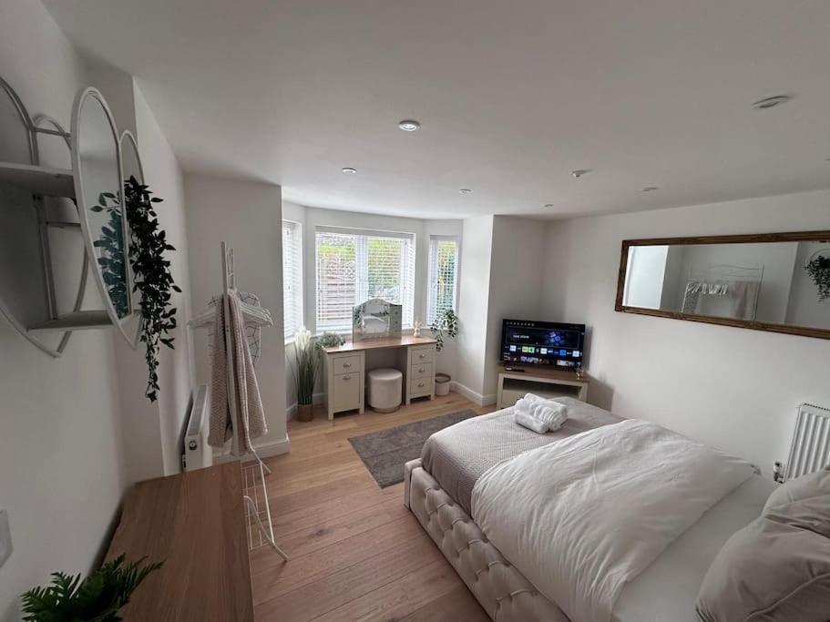 2Bed Ground Floor Flat + Garden Appartement Sunningwell Buitenkant foto