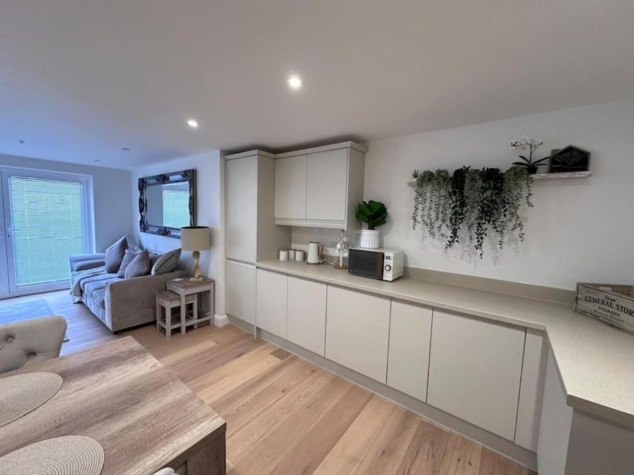 2Bed Ground Floor Flat + Garden Appartement Sunningwell Buitenkant foto